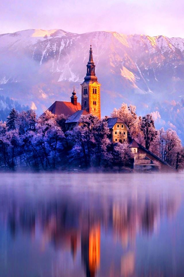 640x960 Lake Monastery Fortress Winter - house iPhone 4s Wallpaper
