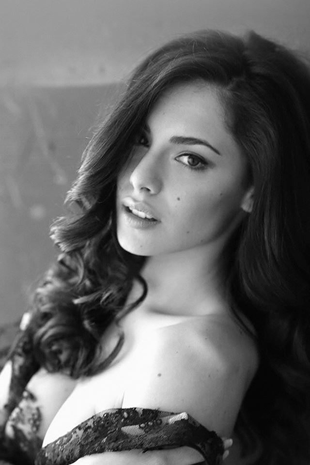 640x960 Carlotta Maggiorana Model Dark Sexy - black iPhone 4s Wallpaper