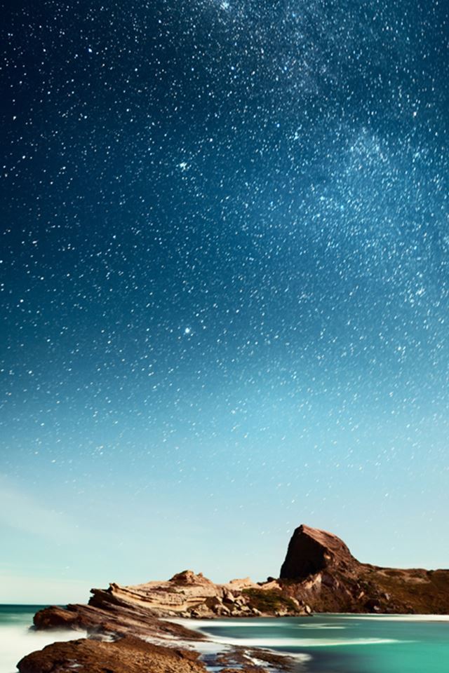640x960 Shiny Milky Outer Space Over Sea Rock Landscape - pure iPhone 4s Wallpaper