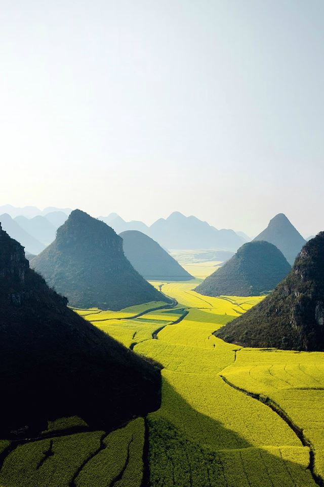 640x960 Nature Mountain High Green Field Landscape - mist iPhone 4s Wallpaper