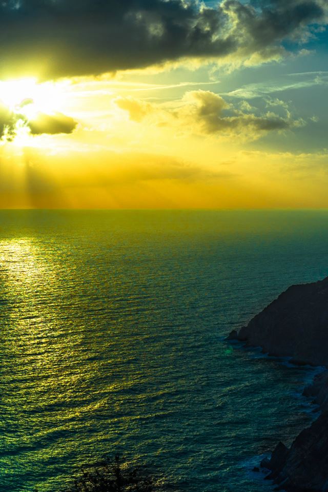 640x960 Mountains Sea Ocean Golden Sunshine Clouds Night - ocean iPhone 4s Wallpaper