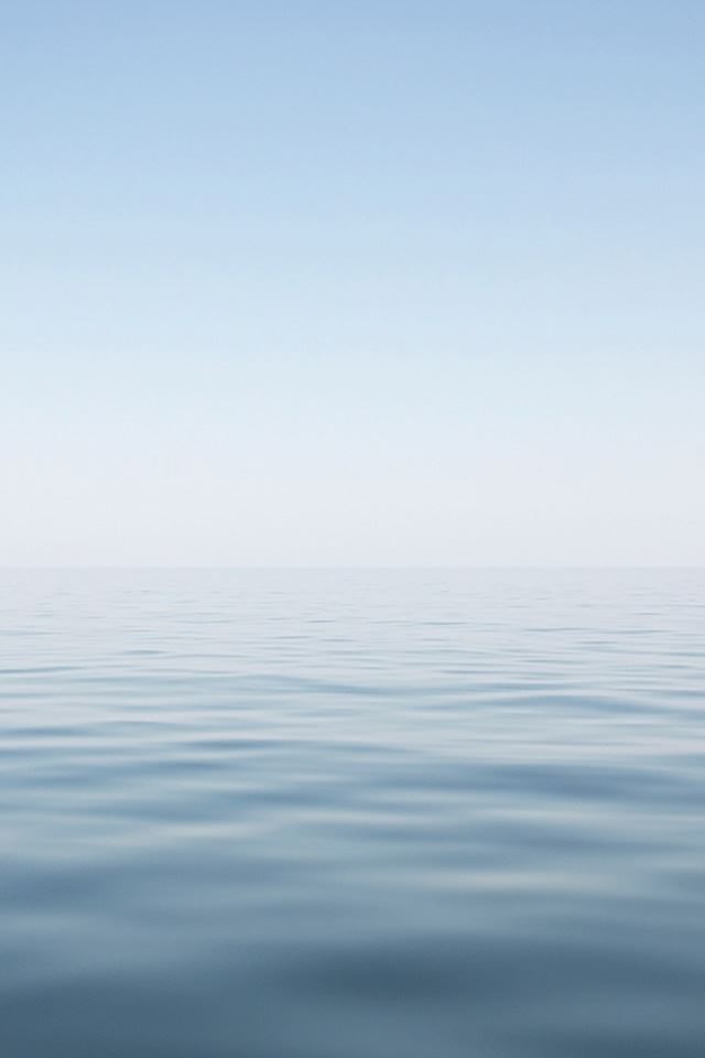 640x960 Clean Minimal Water Surface Landscape - minimal iPhone 4s Wallpaper