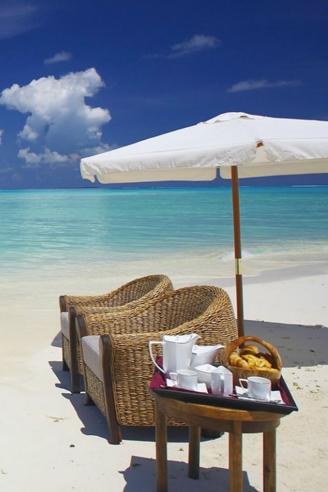 640x960 Private Beach Breakfast - holiday iPhone 4s Wallpaper