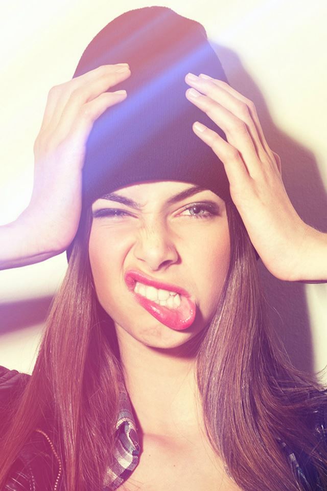 640x960 Zazz Girl Hat Pose Photoshoot - hat iPhone 4s Wallpaper