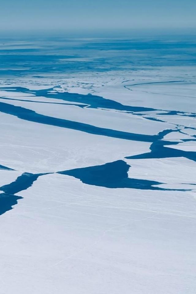 640x960 Wild Glacier Landscape - icy iPhone 4s Wallpaper