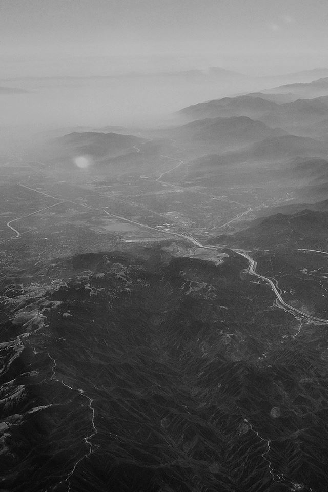 640x960 Nature Sky Mountain View Night Flight - black iPhone 4s Wallpaper