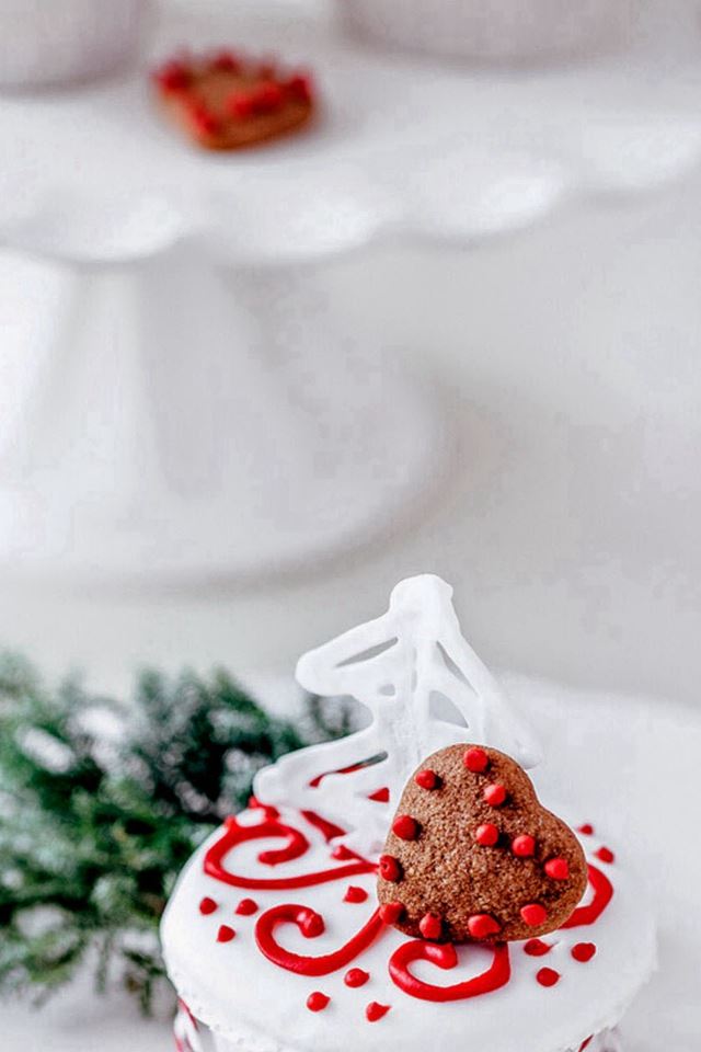 640x960 Heart Shape Chocolate Cookie Cake -  iPhone 4s Wallpaper