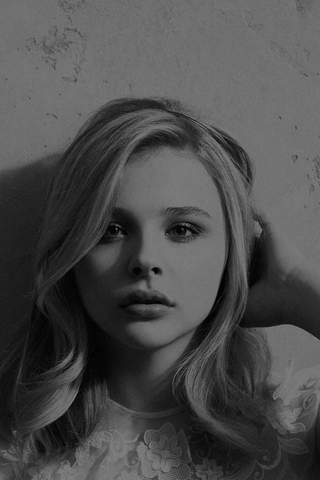 640x960 Chloe Moretz Dark Cute Sexy Actress Celebrity - cute iPhone 4s Wallpaper