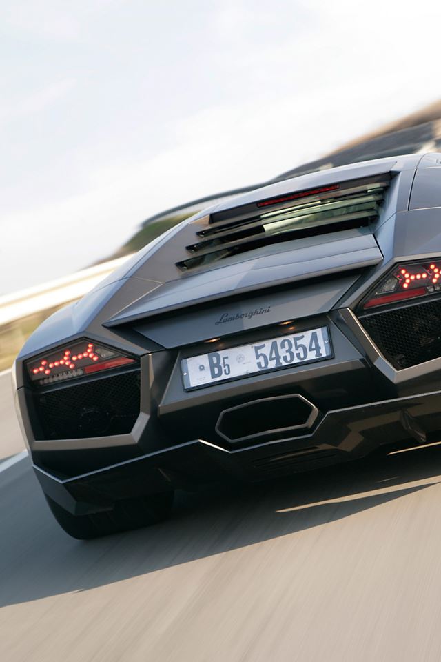 640x960 Lamborghini Reventon - white iPhone 4s Wallpaper