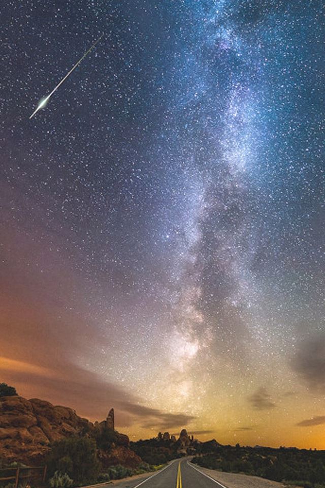 640x960 Nature Wrangler Road Starry Night Space View - milky iPhone 4s Wallpaper