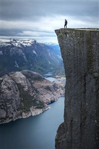 Dangerous Hanging Mountain Cliff Nature Scenery wallpaper