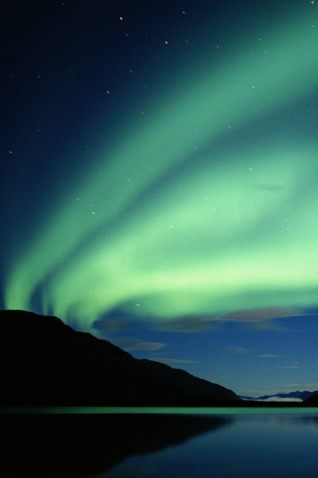 640x960 Aurora Borealis - night iPhone 4s Wallpaper