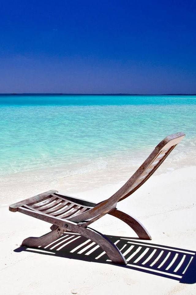 Beach Chair iPhone 4s wallpaper 