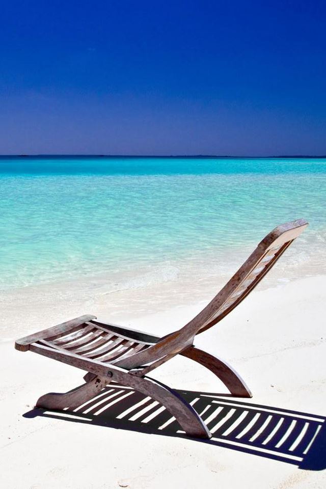 640x960 Beach Chair -  iPhone 4s Wallpaper