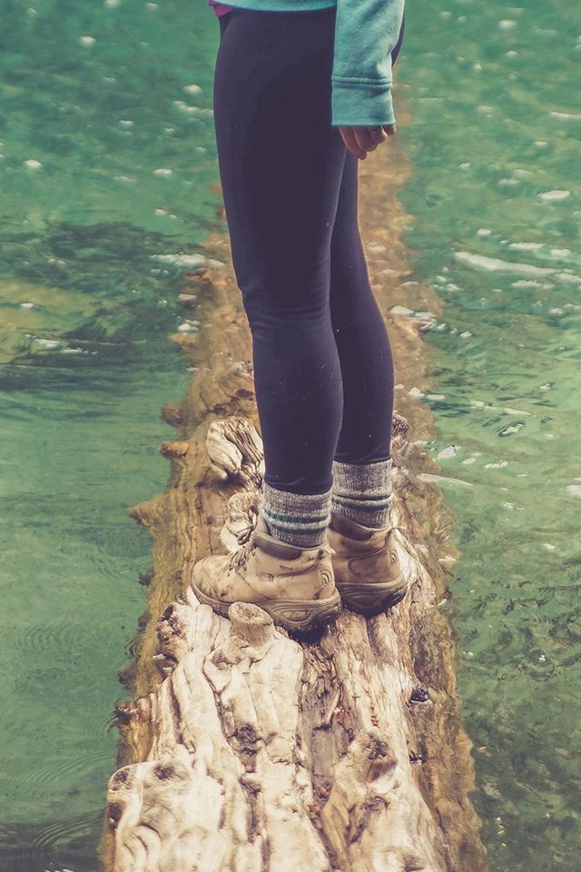 640x960 Girlfriend Lake Green Nature Water Cold -  iPhone 4s Wallpaper