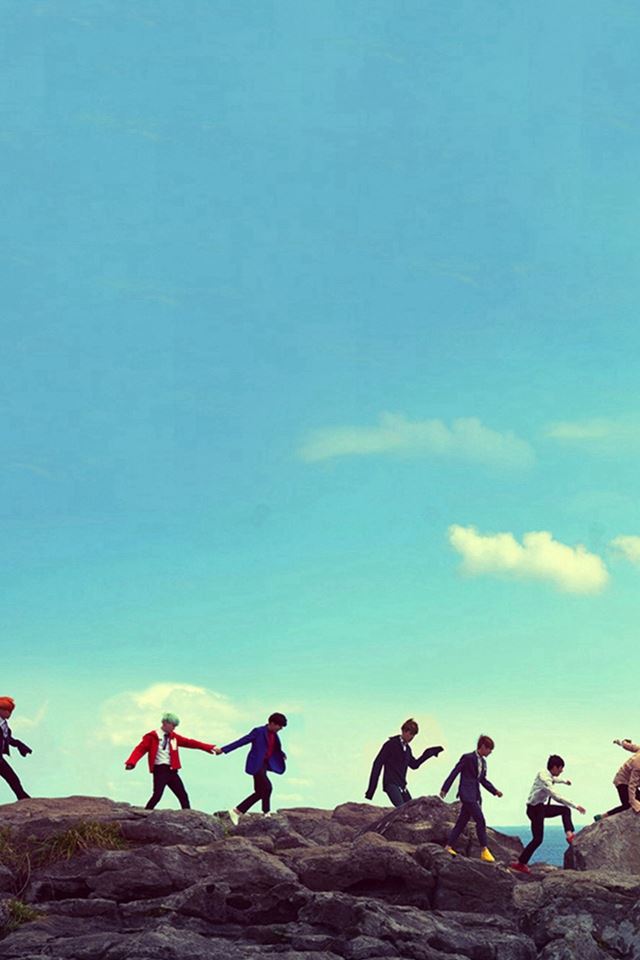 640x960 Nature Mountain Hiking Sports Playing - playing iPhone 4s Wallpaper