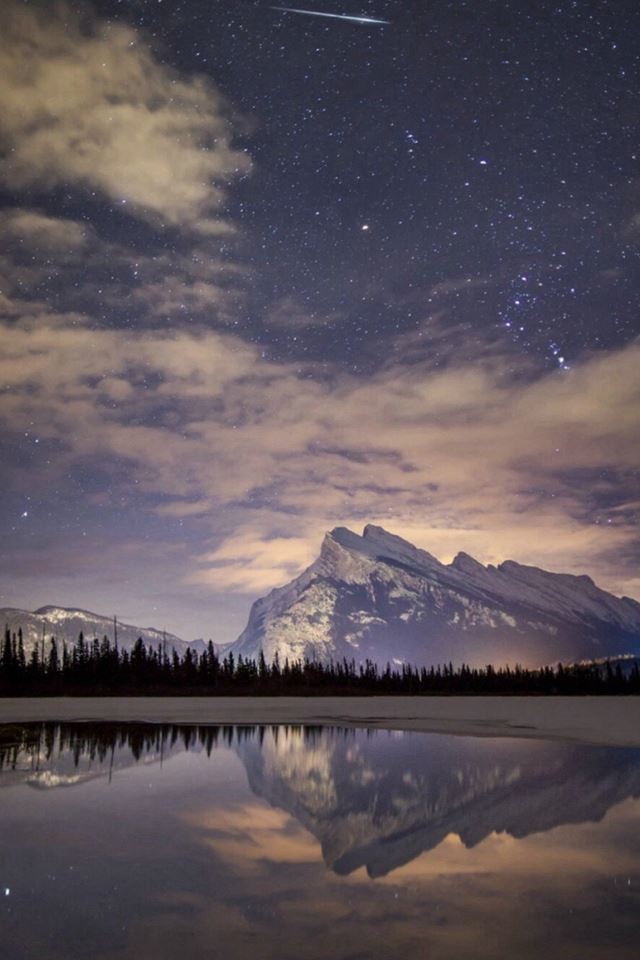 640x960 Nature Night Meteor Shooting Sky View Lake Reflection - meteor iPhone 4s Wallpaper