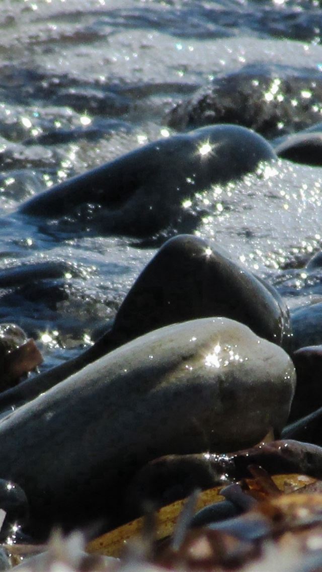 640x960 Rocks Sea Shore Surf -  iPhone 4s Wallpaper