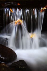 Silky Waterfall wallpaper