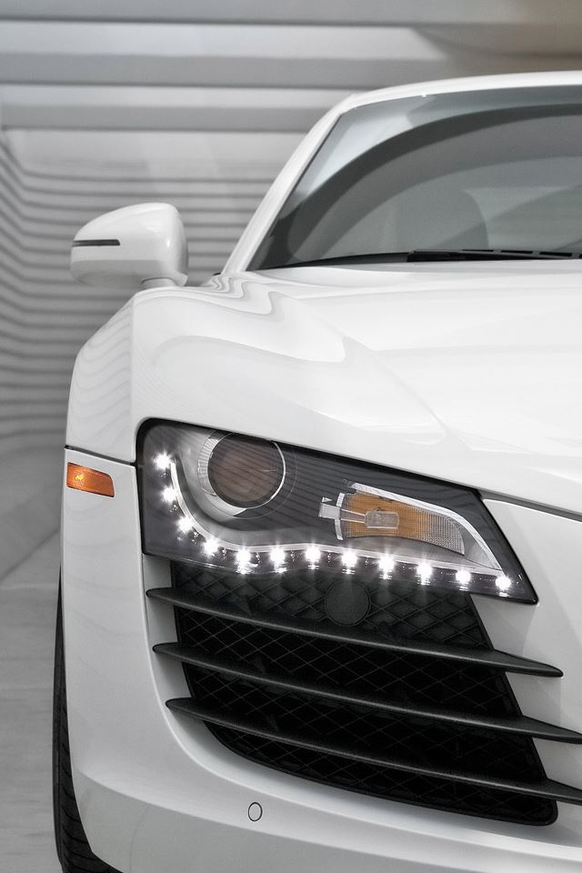 640x960 Audi R8 - white iPhone 4s Wallpaper