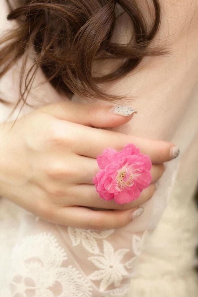 640x960 Beauty White Yarn Pure Elegant Flower Ring - beauty iPhone 4s Wallpaper