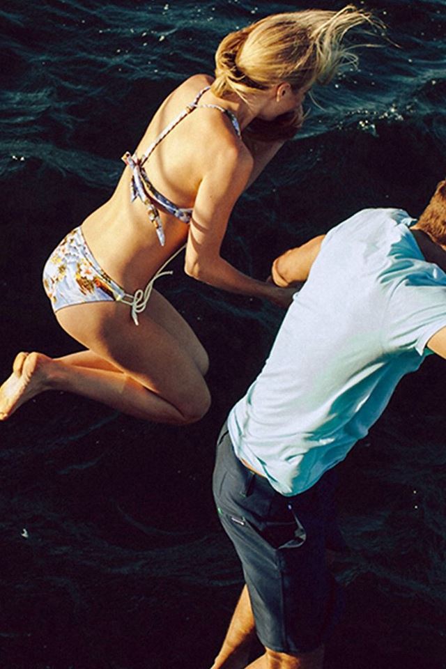 640x960 Funny Jumping Ocean Sea Lovers - funny iPhone 4s Wallpaper