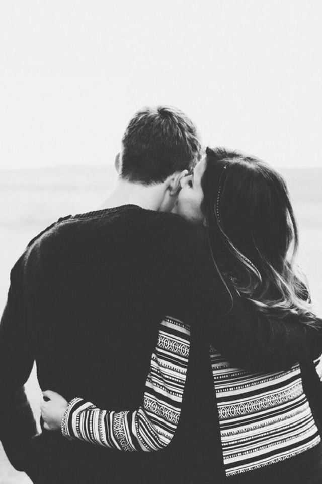 640x960 Nature Lovers Couple Romantic Having Hug - seaside iPhone 4s Wallpaper