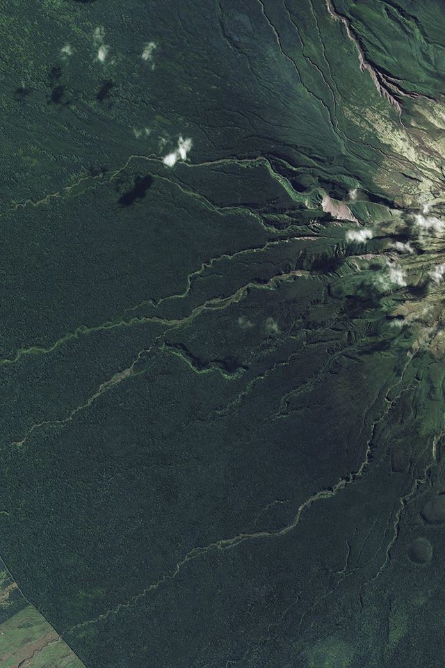 640x960 Earthview New Zealand Green Illustration Art -  iPhone 4s Wallpaper