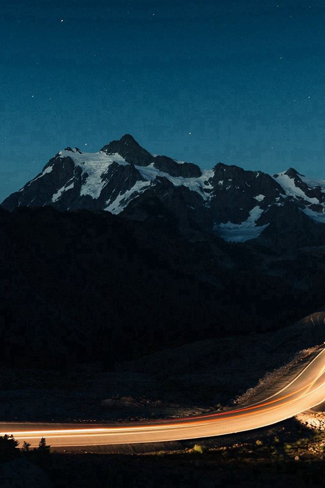 640x960 Night Mountain Road Street Light -  iPhone 4s Wallpaper