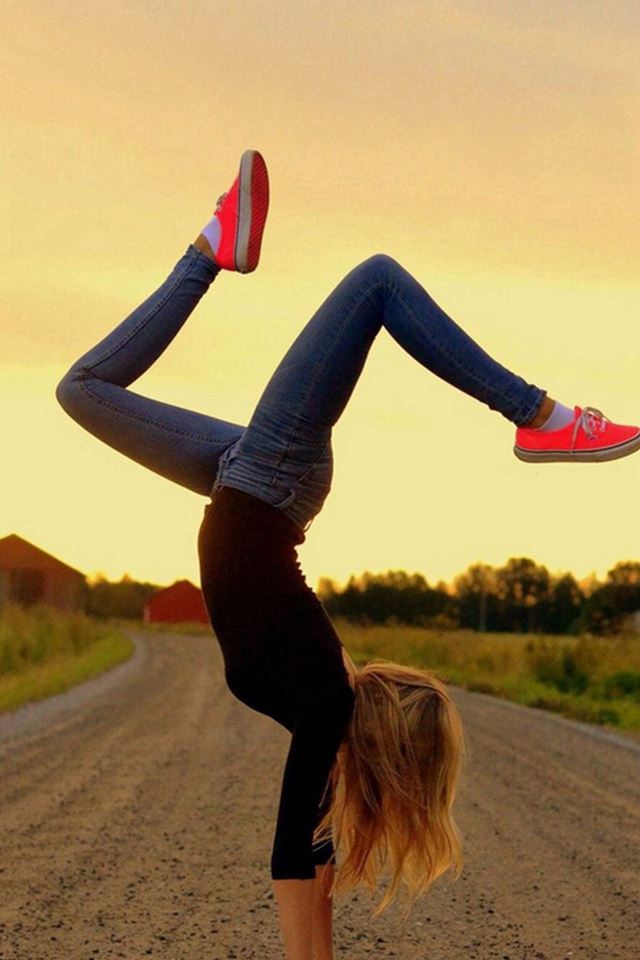640x960 Turn A Somersault Road Young Sports Girl -  iPhone 4s Wallpaper