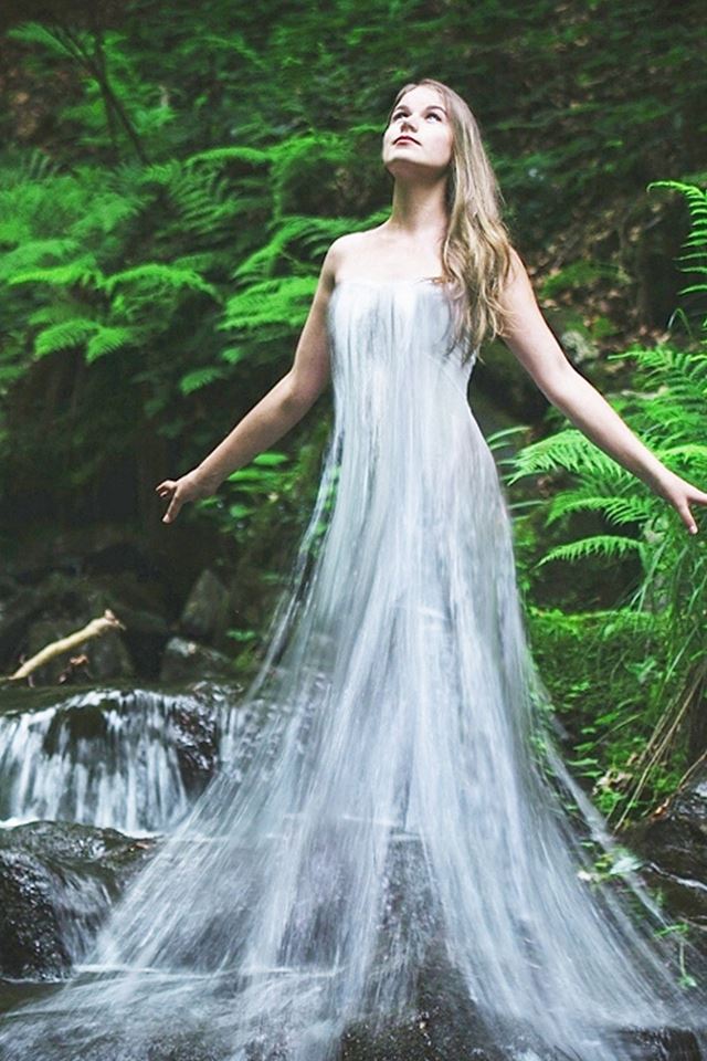 640x960 Stream Of Water And Girl - beauty iPhone 4s Wallpaper