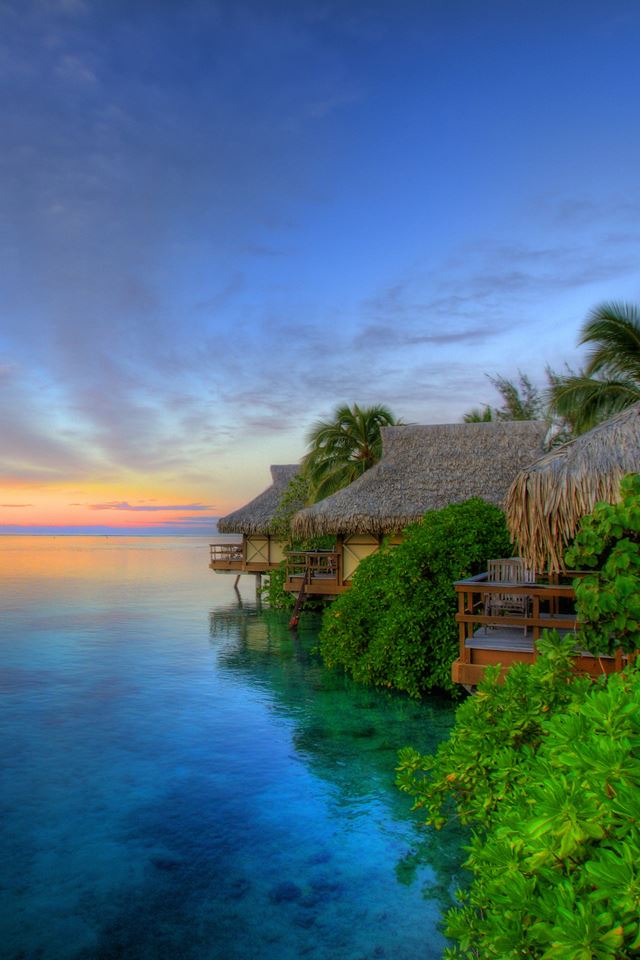 Paradise Resort iPhone 4s wallpaper 