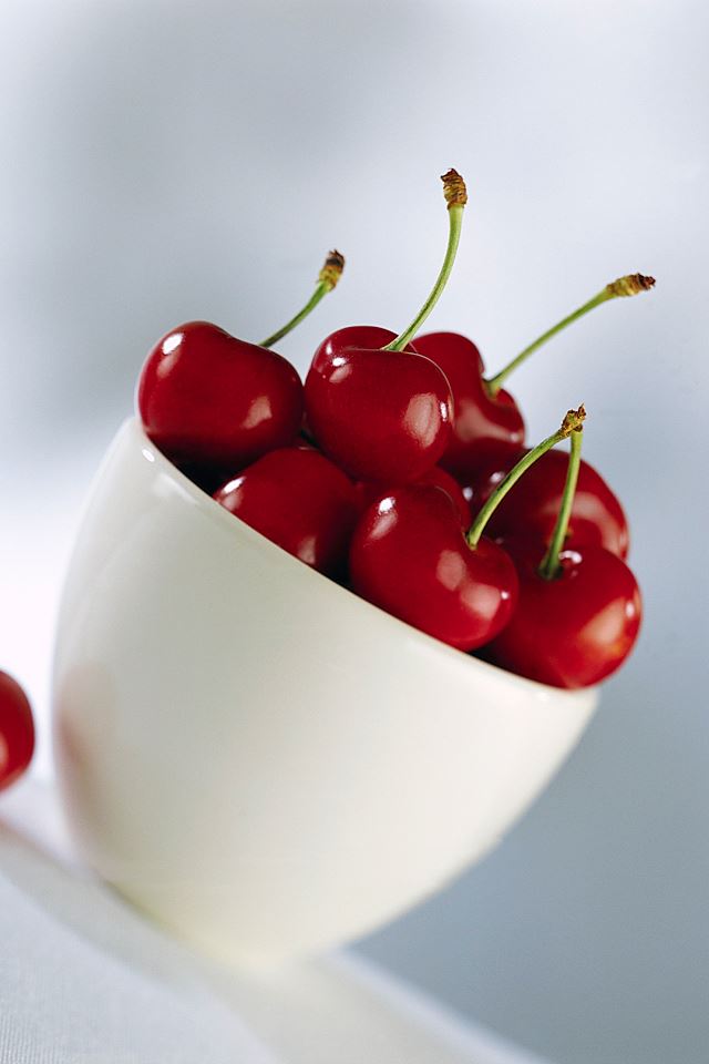 640x960 Honey Cherries - bowl iPhone 4s Wallpaper