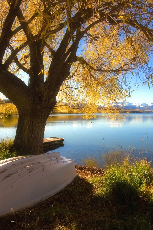 640x960 Beautiful Lake - scenery iPhone 4s Wallpaper