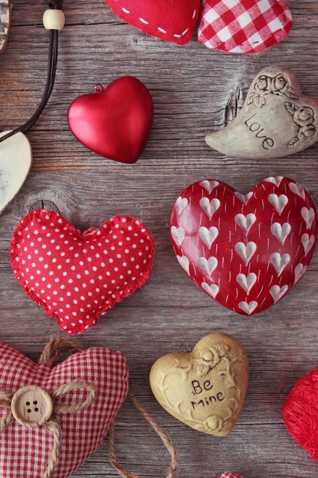 640x960 Cloth Carving Heart Many Hearts - white iPhone 4s Wallpaper