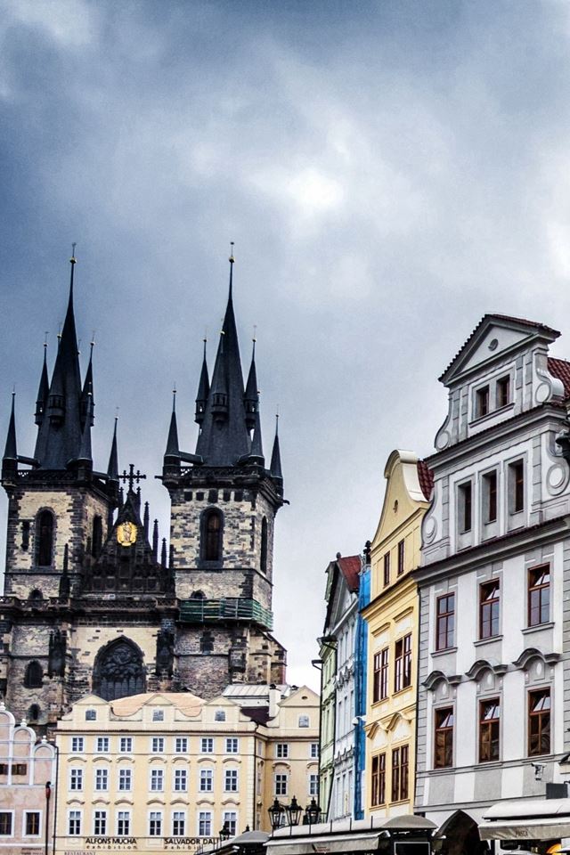 640x960 Czech Republic Prague Street Building Evening - white iPhone 4s Wallpaper