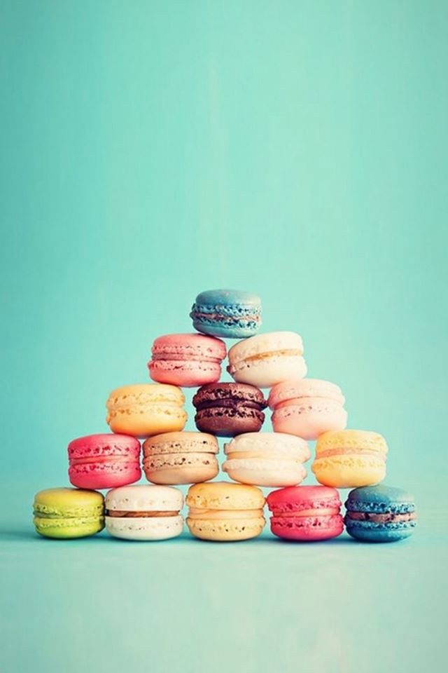 640x960 Macarons French Cake Pyramid - colorful iPhone 4s Wallpaper