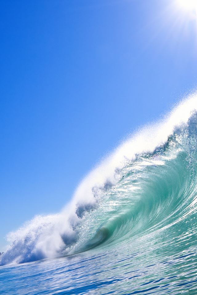 640x960 Curling Wave - water iPhone 4s Wallpaper