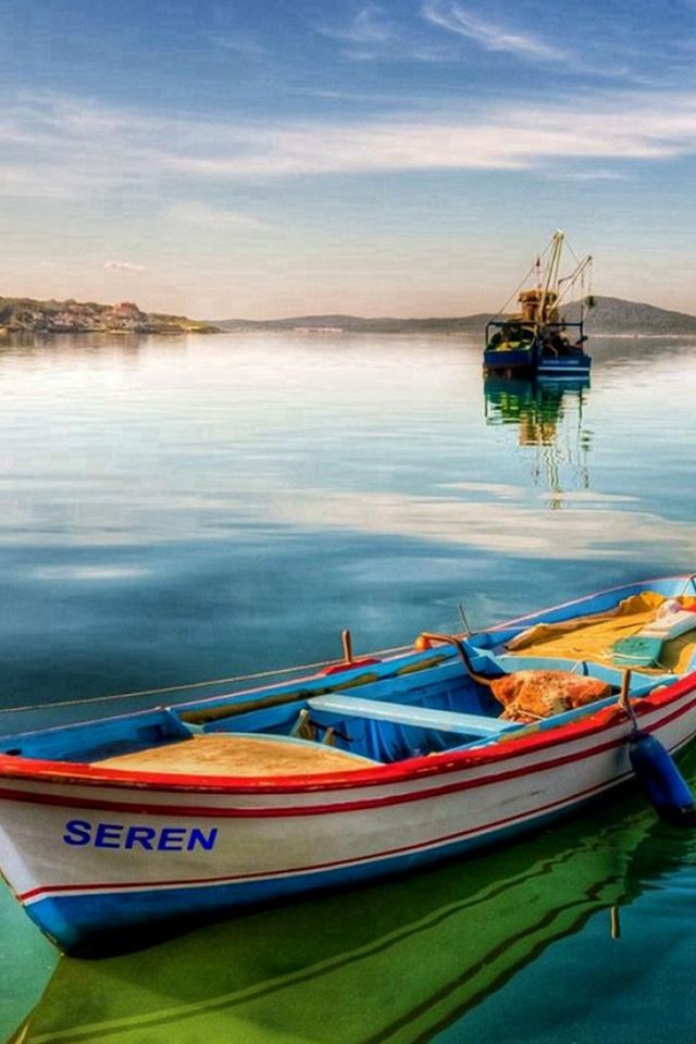 640x960 Nature Clear Seren Boat Skyline Scenery - orange iPhone 4s Wallpaper