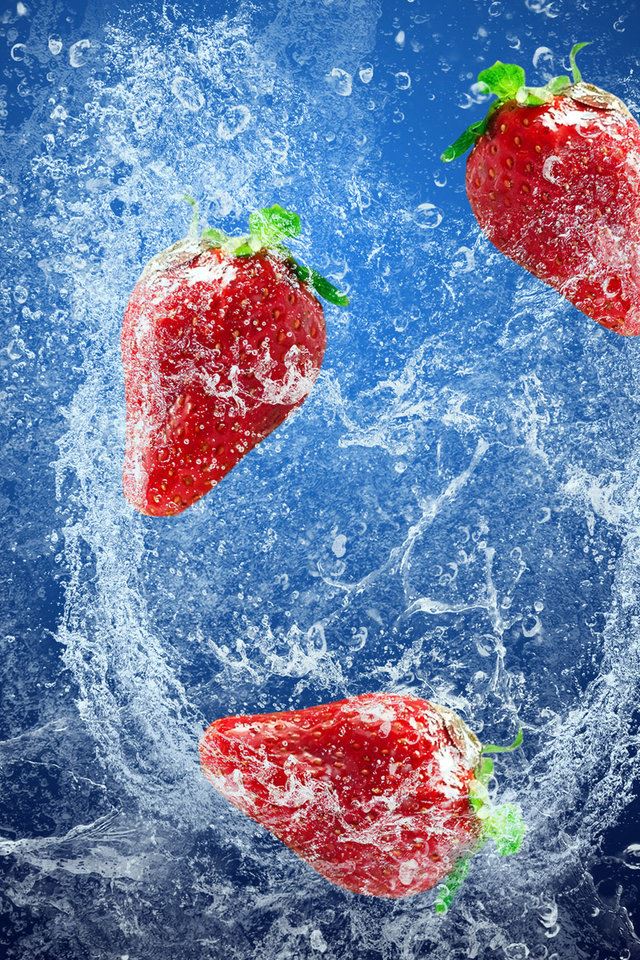 640x960 Strawberries In Water - splash iPhone 4s Wallpaper