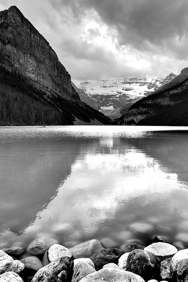 640x960 Water Reflection - gray iPhone 4s Wallpaper