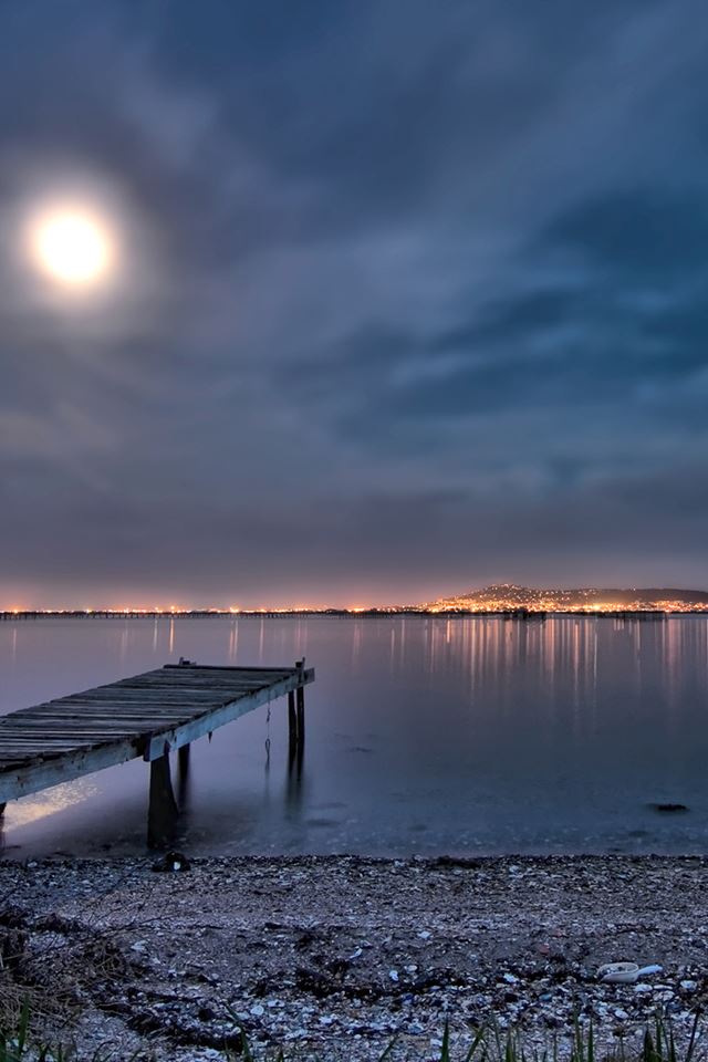 640x960 Midnight Dock - moon iPhone 4s Wallpaper