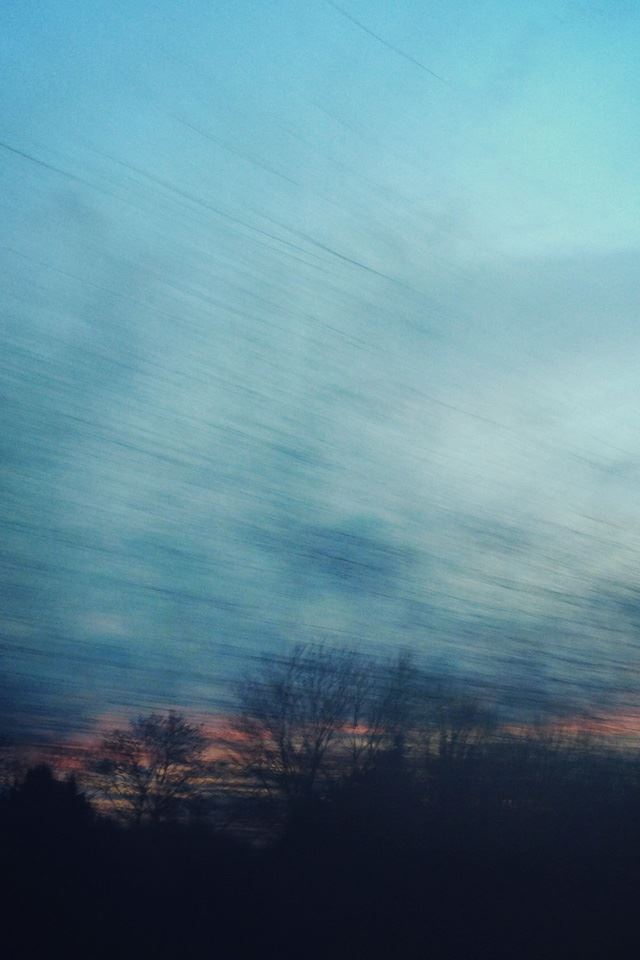 640x960 Nature view bokeh - black iPhone 4s Wallpaper