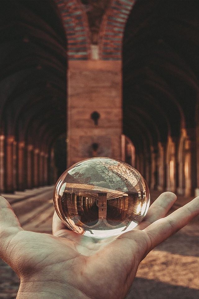 640x960 Bubble hand bridge city - black iPhone 4s Wallpaper