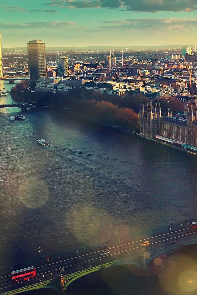 640x960 City river -  iPhone 4s Wallpaper