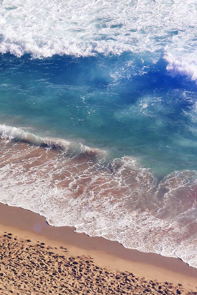 640x960 The waves of the sea beach - white iPhone 4s Wallpaper