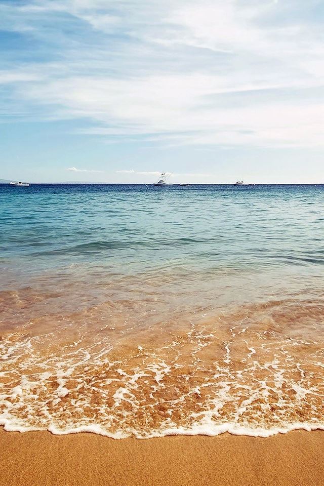 640x960 Ocean beaches boat - white iPhone 4s Wallpaper