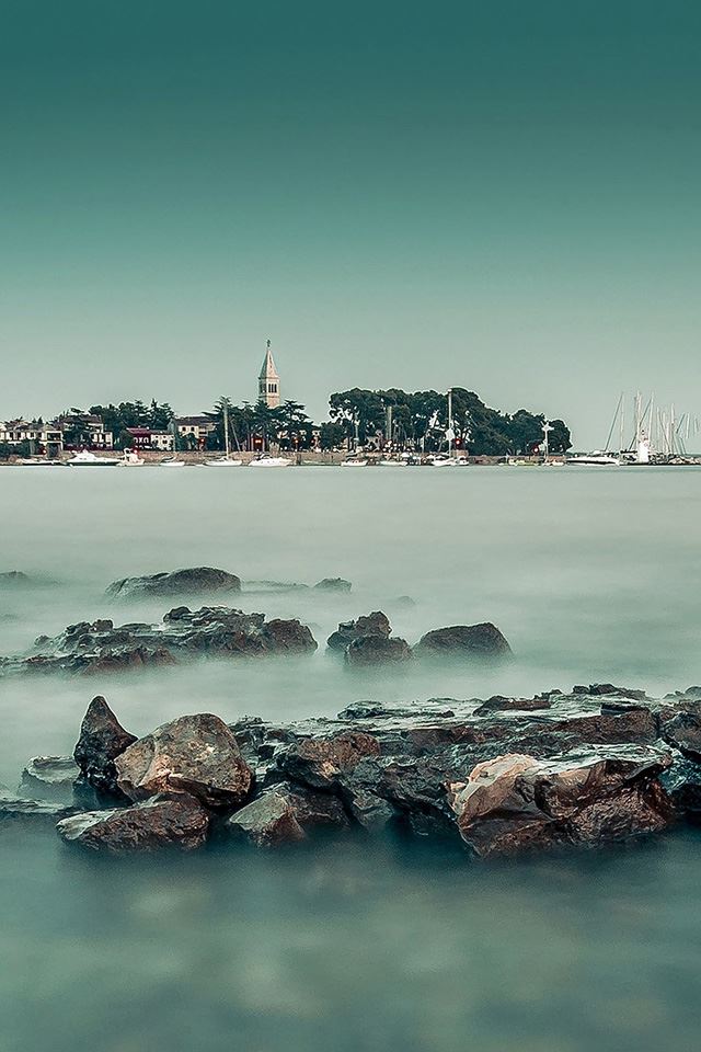 640x960 Foggy island sea - green iPhone 4s Wallpaper