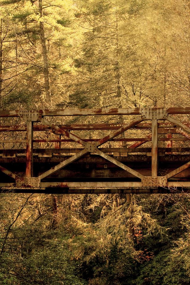 640x960 Rusty Bridge - brown iPhone 4s Wallpaper