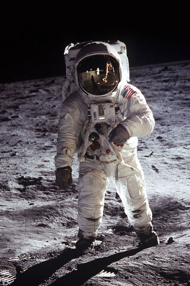 640x960 Astronaught - moon iPhone 4s Wallpaper
